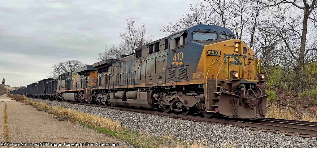 CSX 410 leads the first B157.